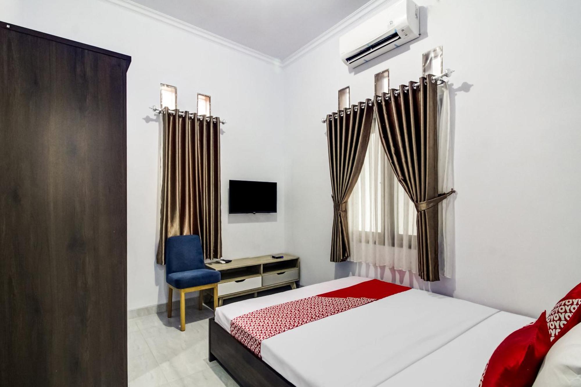 Oyo 91243 Bina Syariah Guest House Cirebon Ngoại thất bức ảnh