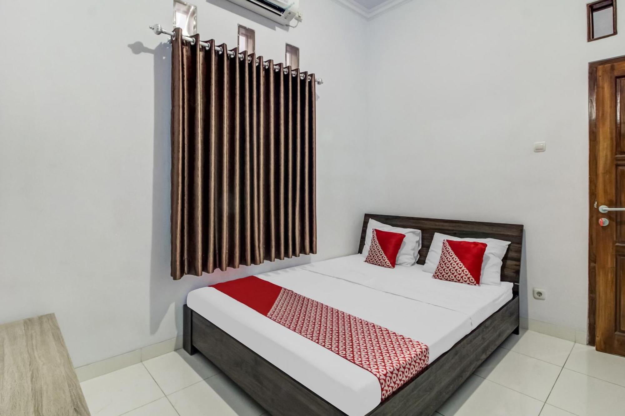 Oyo 91243 Bina Syariah Guest House Cirebon Ngoại thất bức ảnh