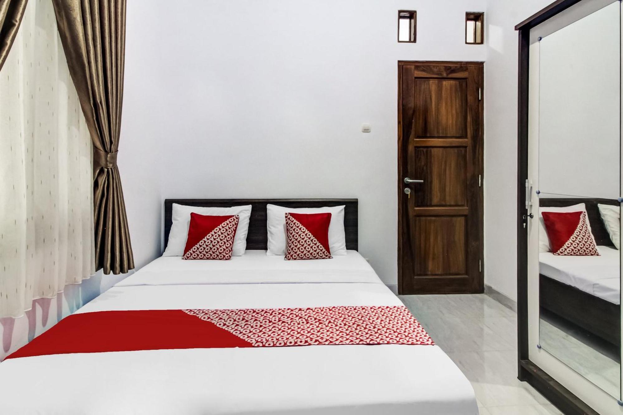 Oyo 91243 Bina Syariah Guest House Cirebon Ngoại thất bức ảnh