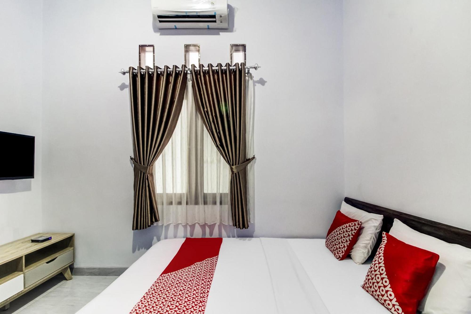 Oyo 91243 Bina Syariah Guest House Cirebon Ngoại thất bức ảnh